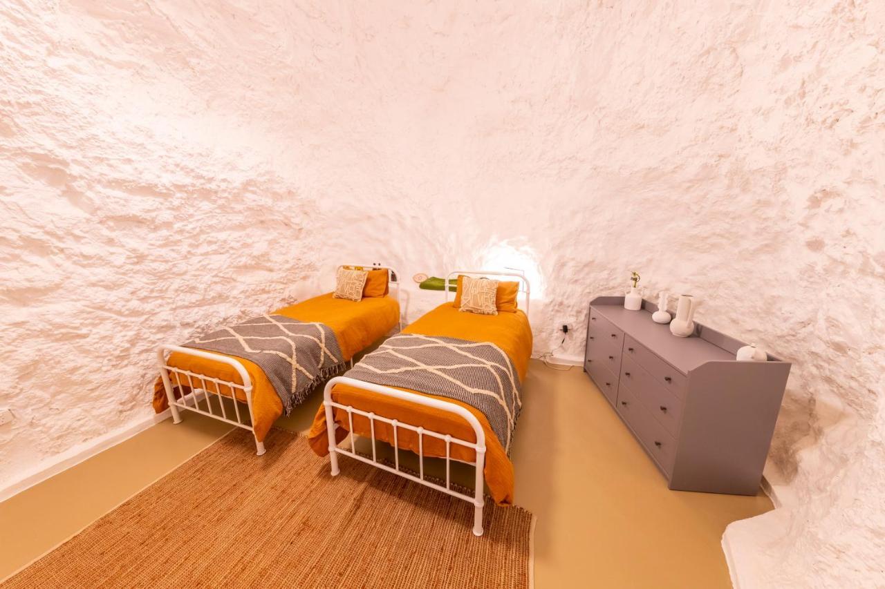White Cliffs Accommodation -Daybreak Dugout - Unique Cave House المظهر الخارجي الصورة