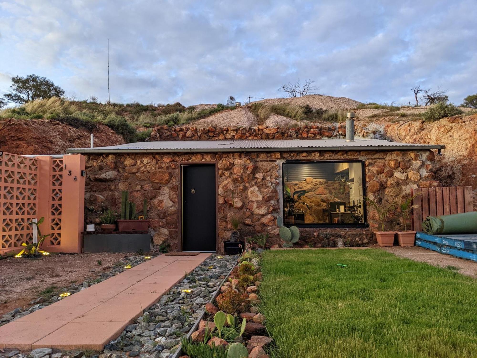 White Cliffs Accommodation -Daybreak Dugout - Unique Cave House المظهر الخارجي الصورة